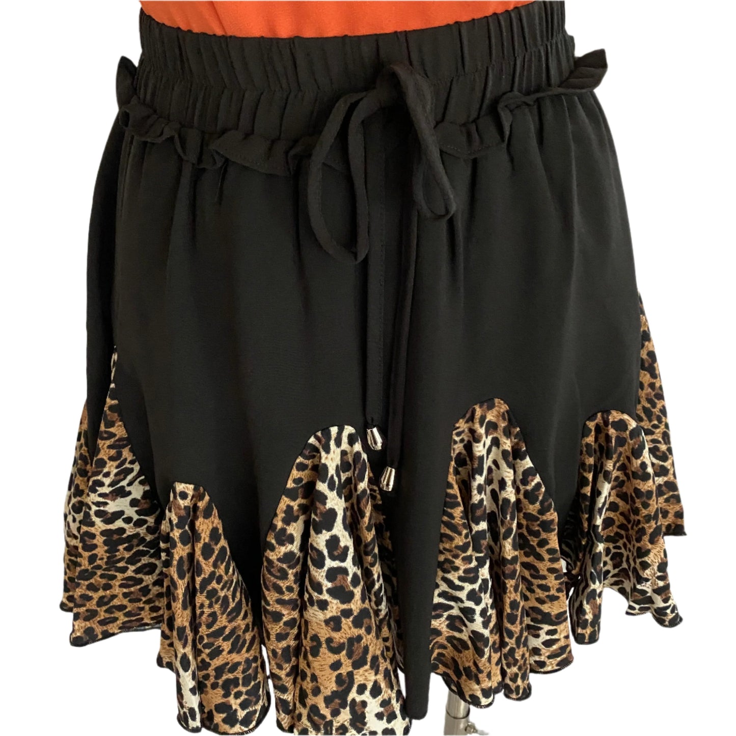 Elastic waist leopard print skirt